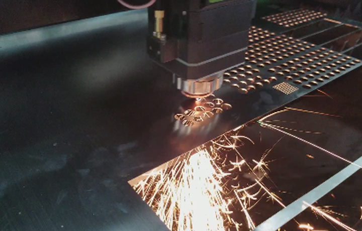 LXF1530激光切割機(jī)10mm金屬板材飛行切割直徑孔 0.8mm