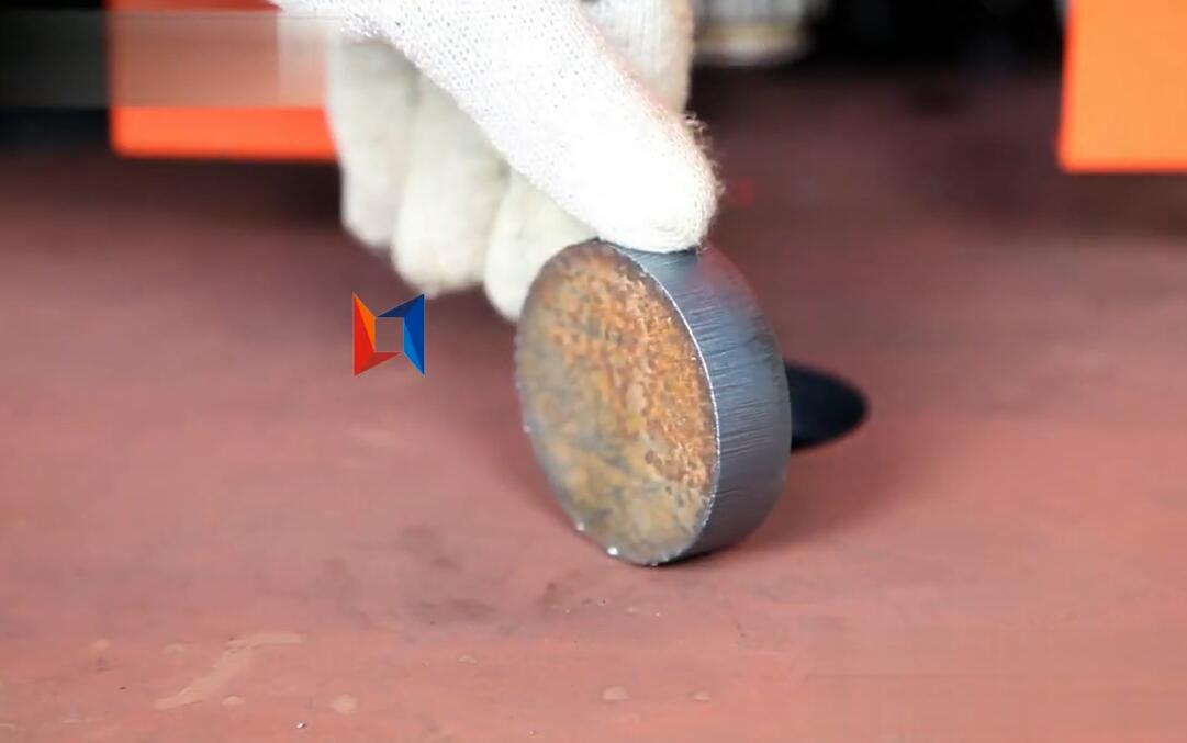 領(lǐng)秀激光LXF1530光纖激光切割機切割碳鋼16mm